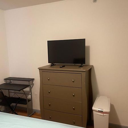 Permat,Llc Hotel Newark Bagian luar foto